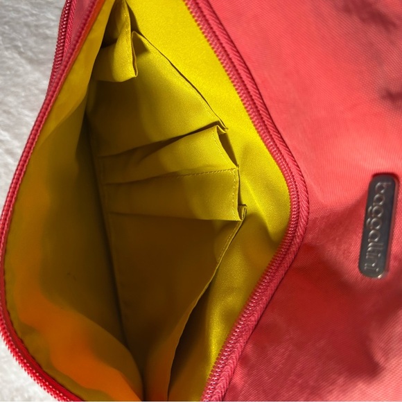 Baggallini Coral Crossbody Bag adjustable Strap 3 Zip Pickets Yellow Lining - Picture 9 of 12